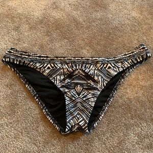 black and white patterned bathing suit bottoms